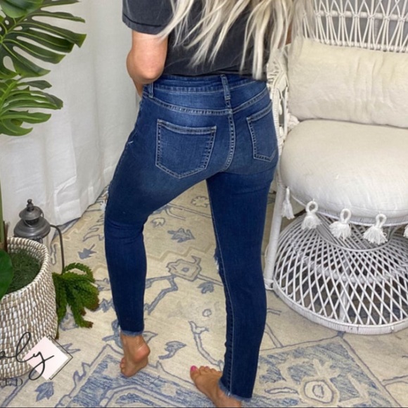 Cello Mid-rise Busted Knee Cap Skinnies - Picture 4 of 8